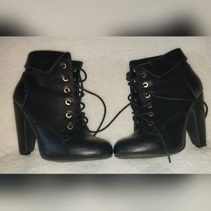 Black boots with heel